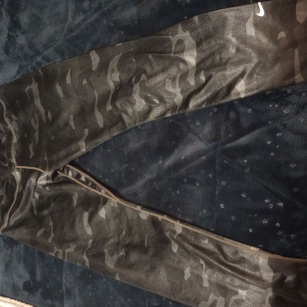 Dri -fit  Nike black & gray camo leggings